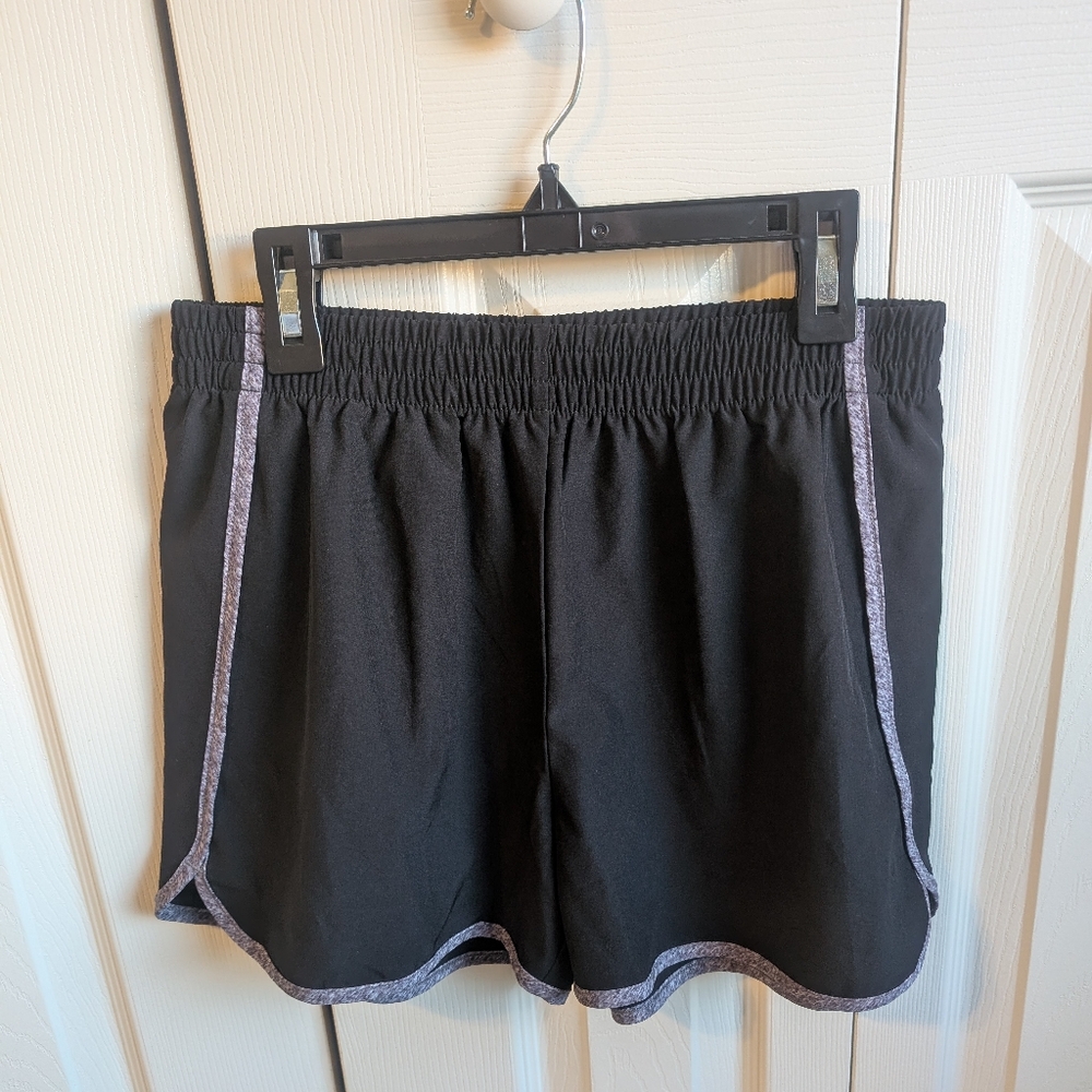 Like New Land's End Girls 10/12 Plus Size Black Athletic Shorts with Gray Trim